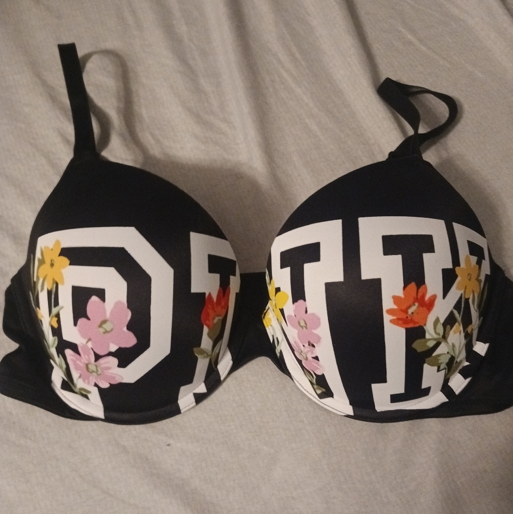 NWT✨VS Pink Wear Everywhere Push Up